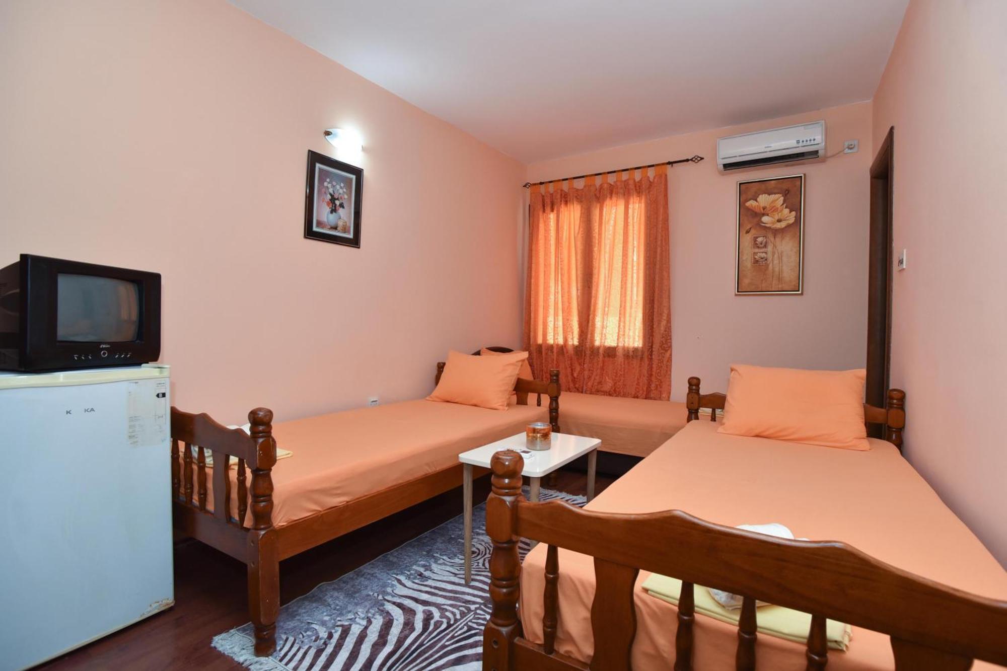 Petrovac Vila Apartments Lidija מראה חיצוני תמונה