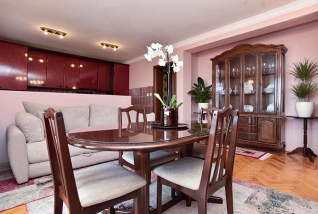 Petrovac Vila Apartments Lidija מראה חיצוני תמונה